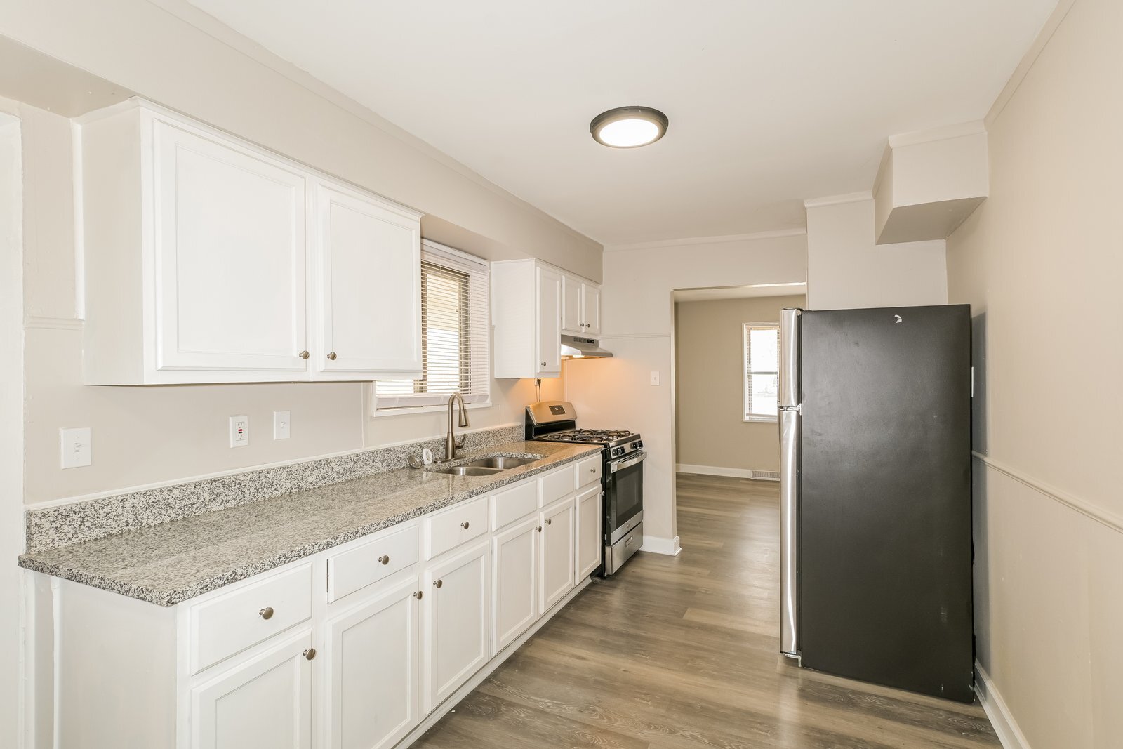 Building Photo - 10109 Ventura Dr