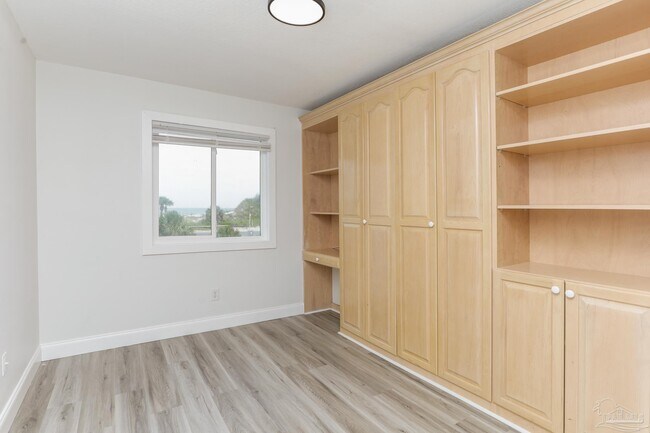 Building Photo - 344 Fort Pickens Rd