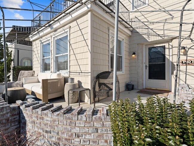 Building Photo - 7407 Ventnor Ave