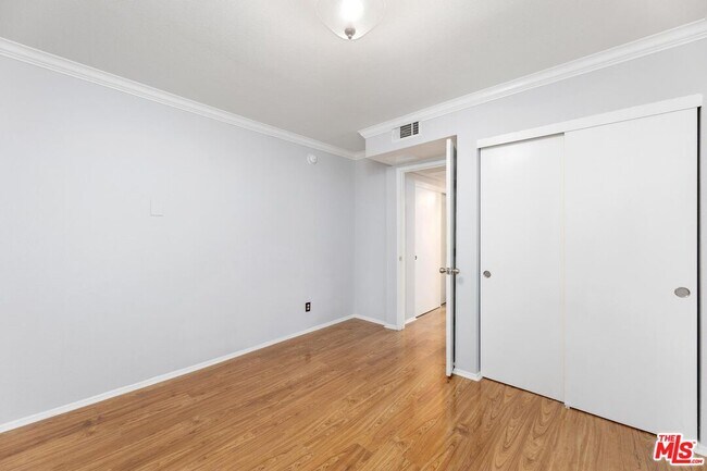 Building Photo - 5325 Newcastle Ave