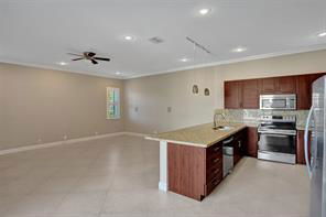 Building Photo - 5977 NW 73rd Ct