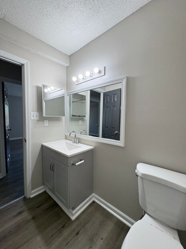 Building Photo - Bellagio West Living I