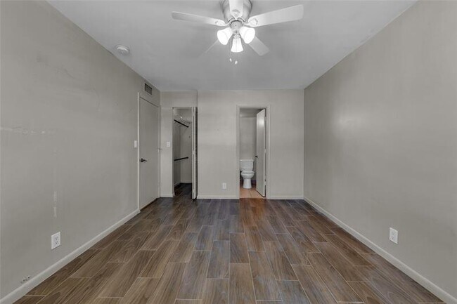 Building Photo - 2201 NE 36th St