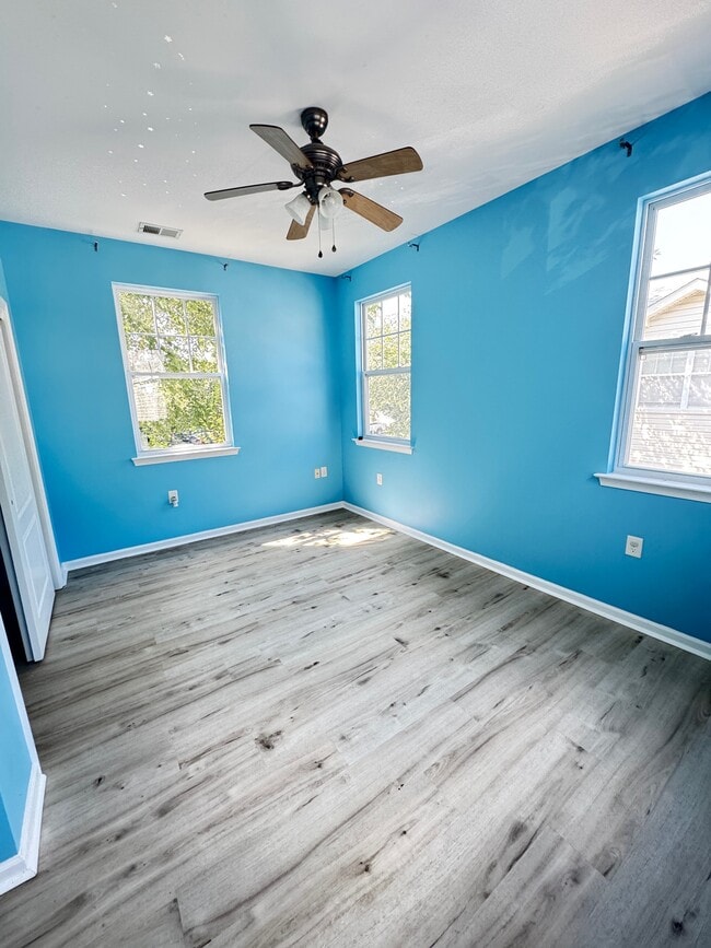 Building Photo - 1307 Emsworth Dr