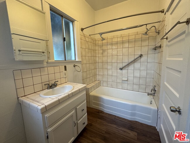 Building Photo - 437 S Ave 20
