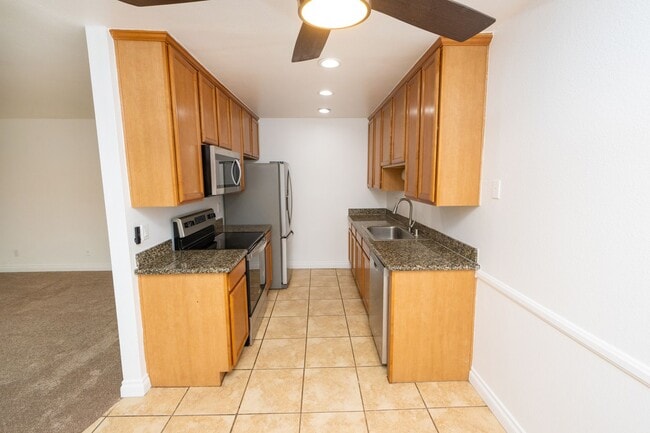 Building Photo - $500 off first month rent! 2BR/1.5BA Condo! 2 parking spaces
