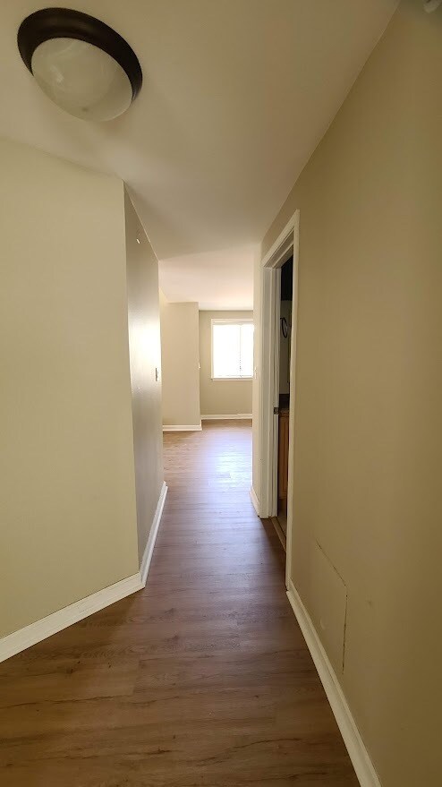 hallway to living/dining - 1471 S Wooster St