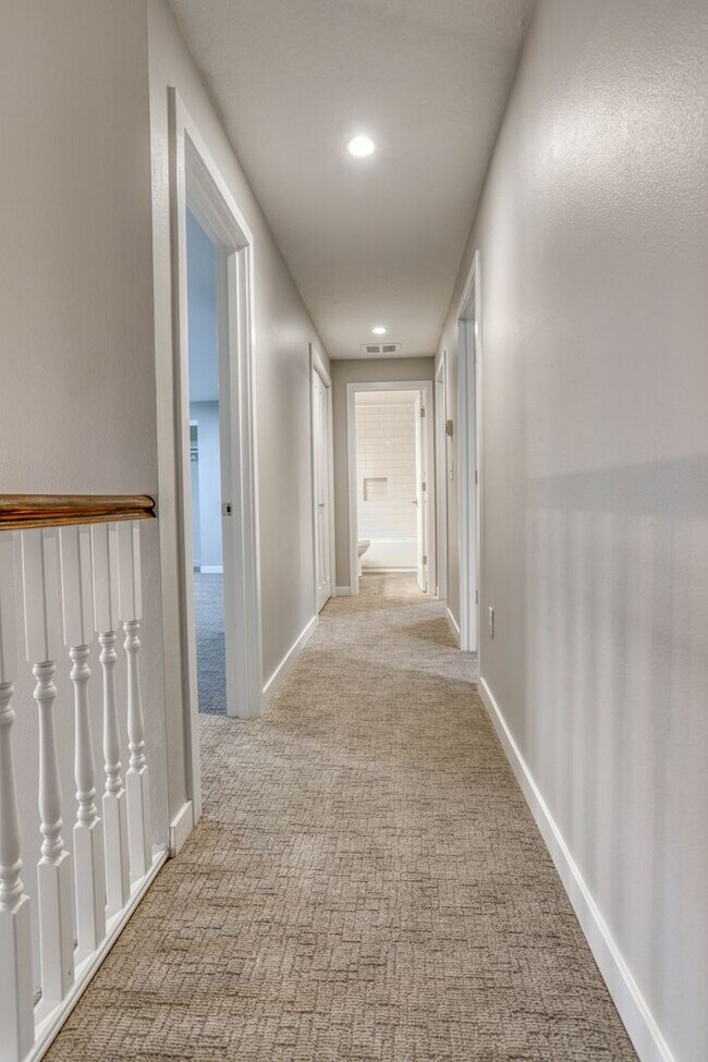 Building Photo - Spacious Camas Home Near Parks, Dining & Shopping