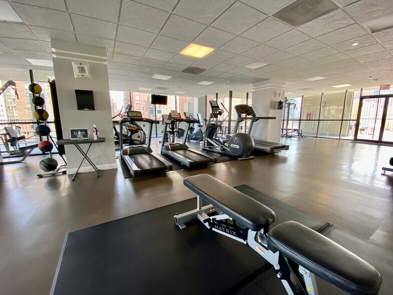 Fitness center, floor to ceiling windows. - 1122 N Clark St