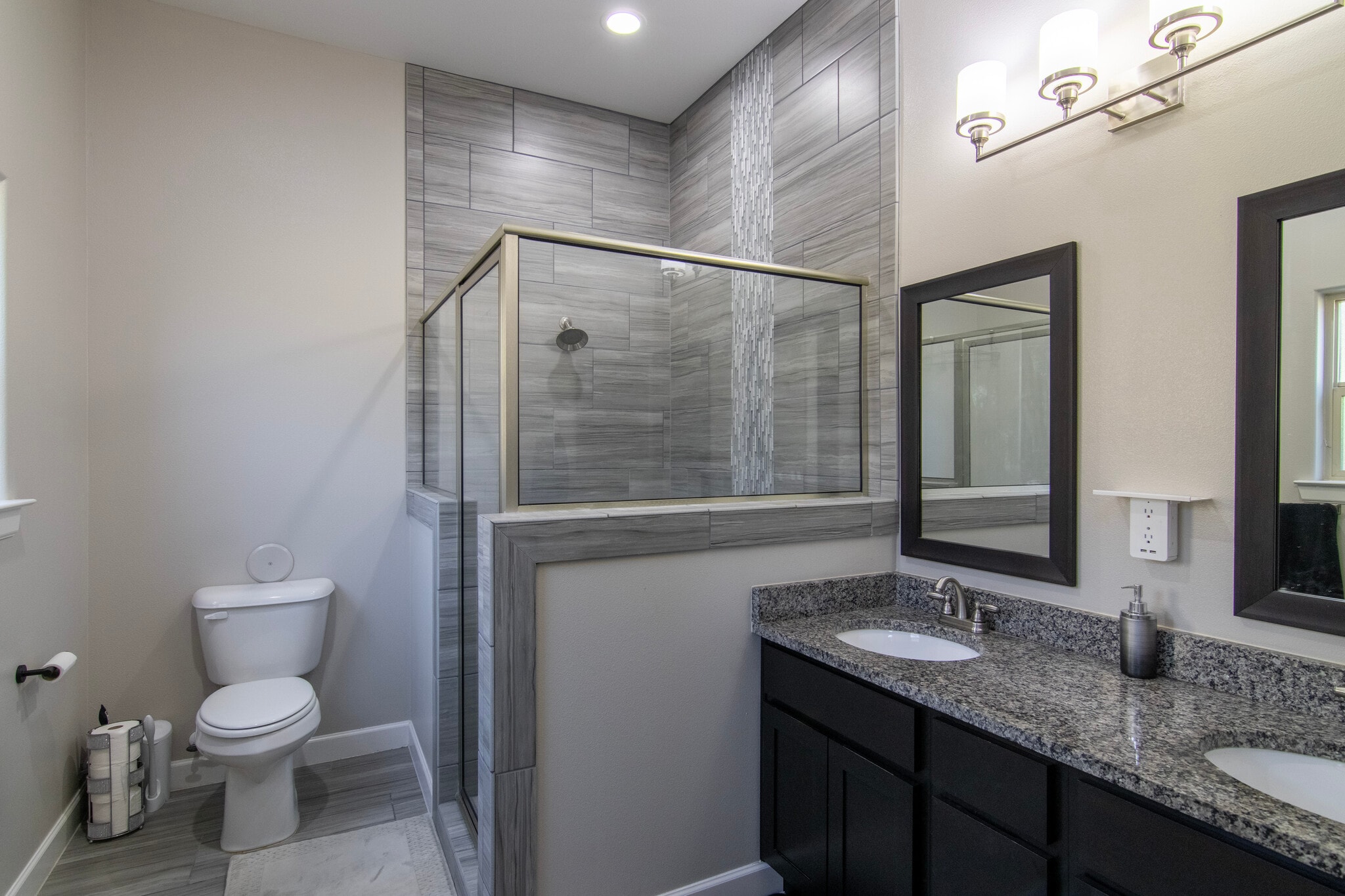 Master Bathroom - 3456 David Palacio Dr