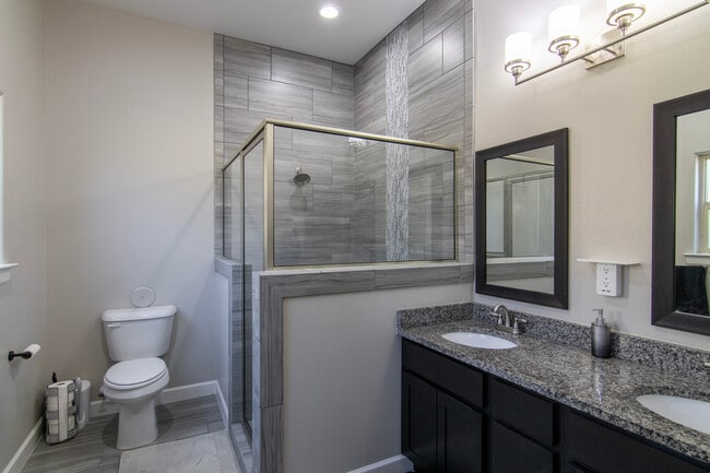 Master Bathroom - 3456 David Palacio Dr