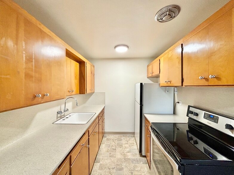 Building Photo - 1012 W Nickerson St