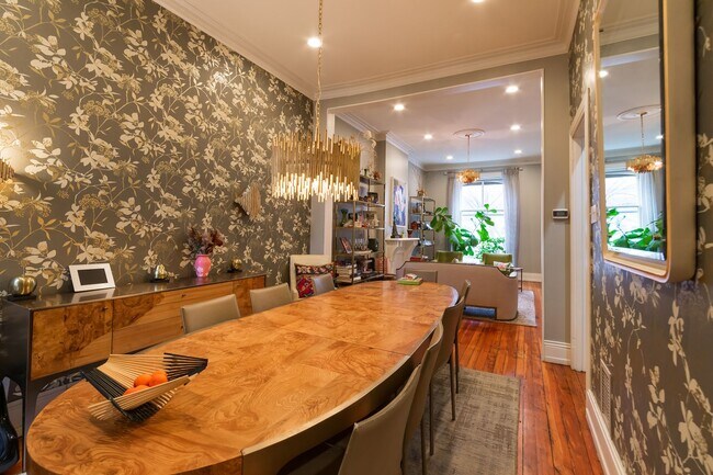 Building Photo - 206 S 43rd St