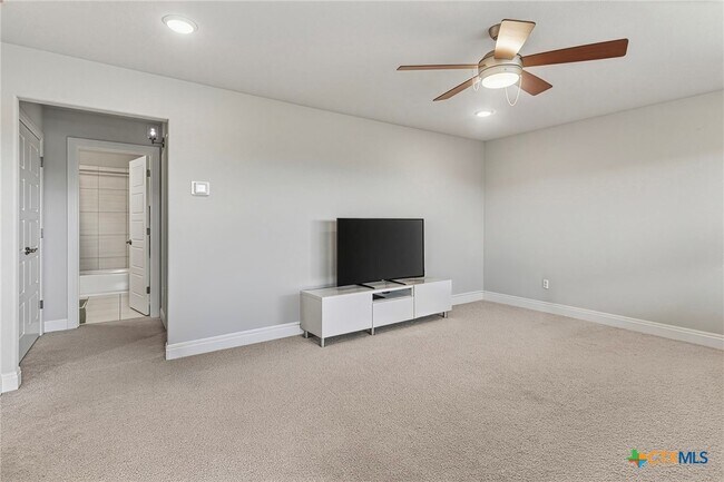 Building Photo - 402 Gulfton St