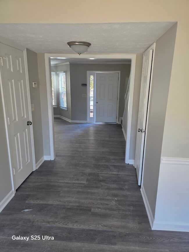 Building Photo - 900 Indian Lake Dr NW