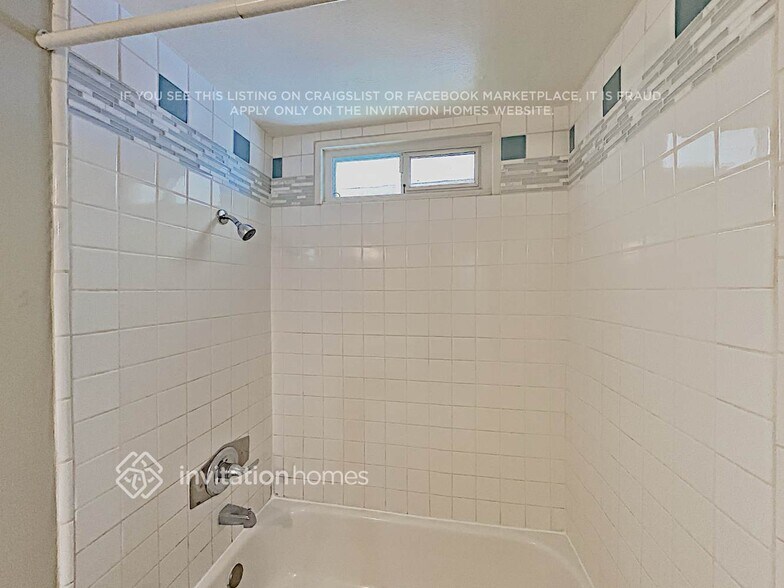 Building Photo - 2051 Kasten St