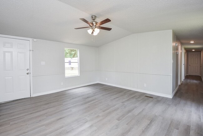 Building Photo - Be part of this cozy community at Roy Harris Loop