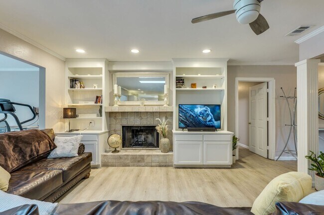 Building Photo - 3002 Stardust Dr