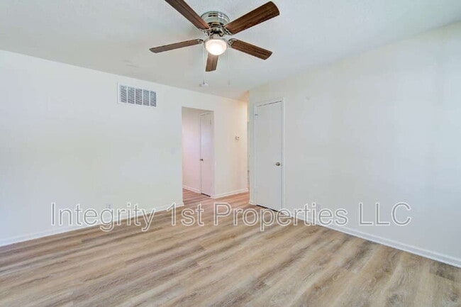 Building Photo - 9002 Bayless Rd