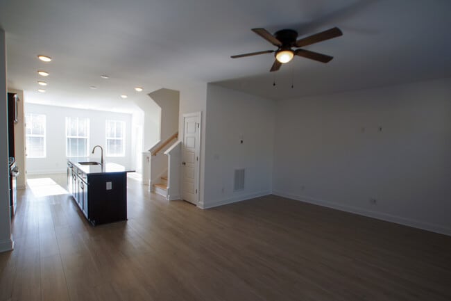 Building Photo - 2024 Eva Pearl Dr