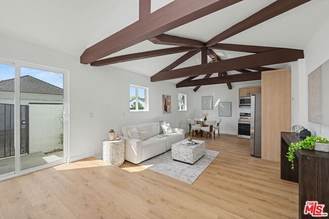 Building Photo - 2831 Overland Ave