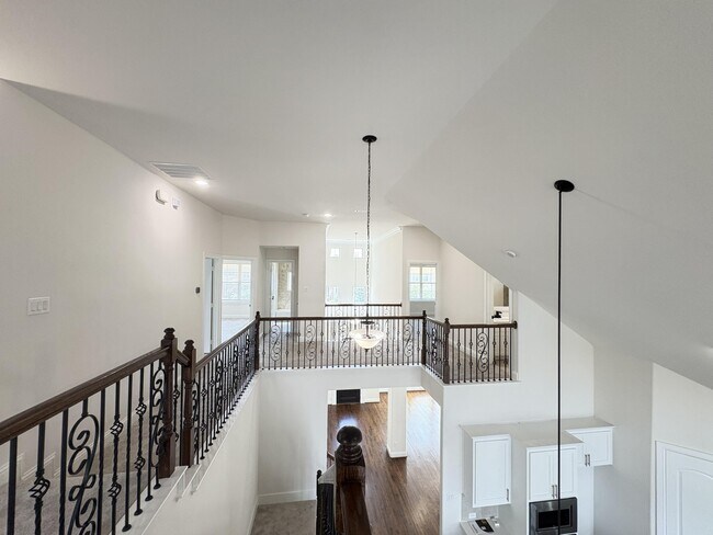 Building Photo - 7952 Ashwood Ln