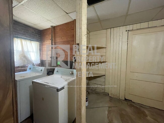 Building Photo - Charming One Bedroom Apartment - Section 8...