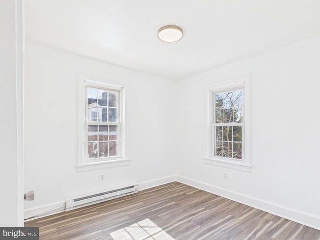 Building Photo - 629 Virginia Ave