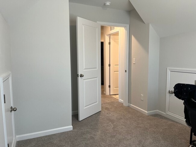 Building Photo - Lovely Energy Efficient Home In Smithfield...