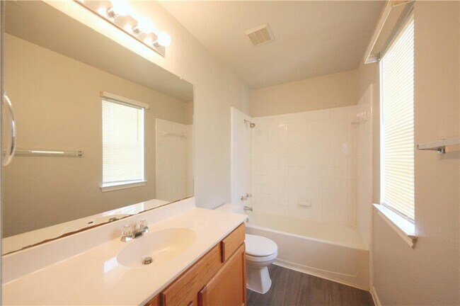 Building Photo - 2874 Southampton Way