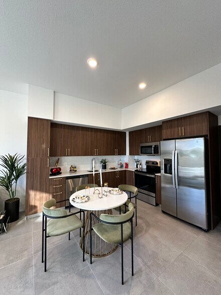 Building Photo - 2212 Dewey St