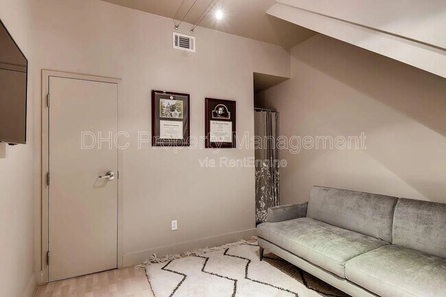 Building Photo - 574 Marietta St NW