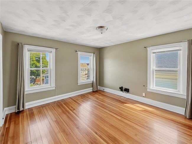 Building Photo - 358 Weeden St