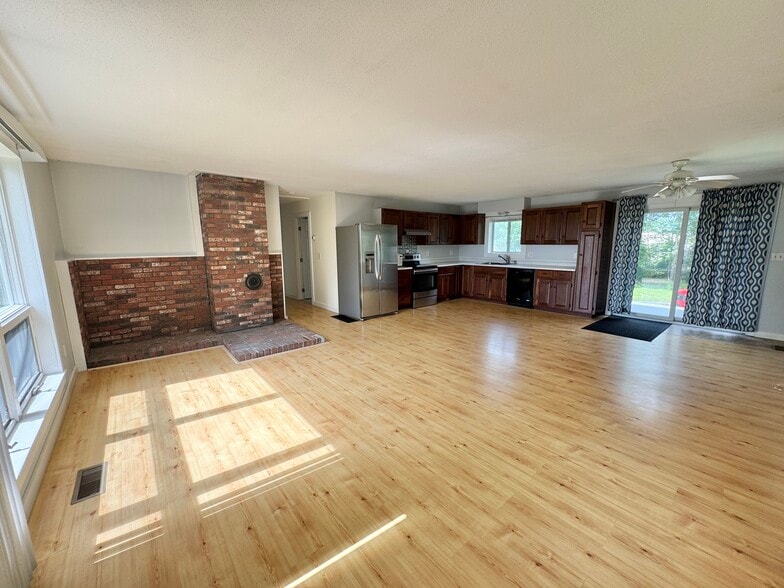 Building Photo - 21 Wardwell Rd