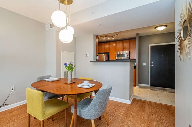 Building Photo - 851 N Glebe Rd