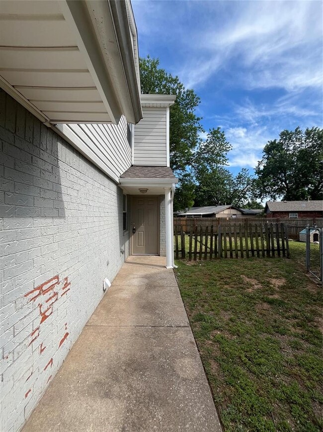 Building Photo - 1712 Jennifer Cir