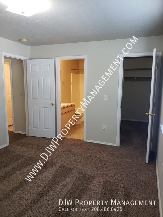 Building Photo - 188 N Avenger Ln
