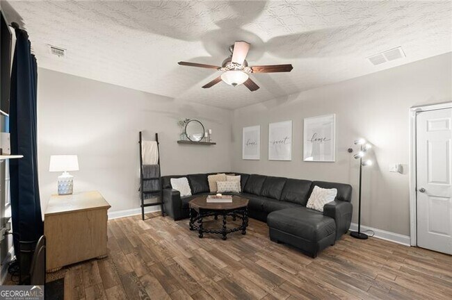 Building Photo - 4945 Cottonwood Tr