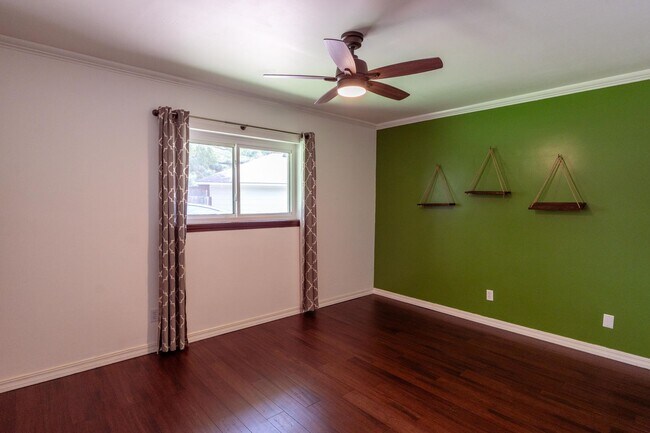 Building Photo - Charming 3 Bedroom Home in Dogwood Hills