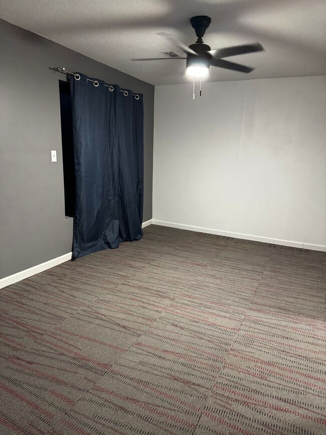 Building Photo - 3250 N Longfellow Ct