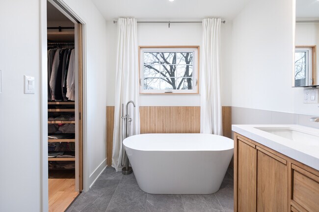 Building Photo - 1441 Calcutta Ln