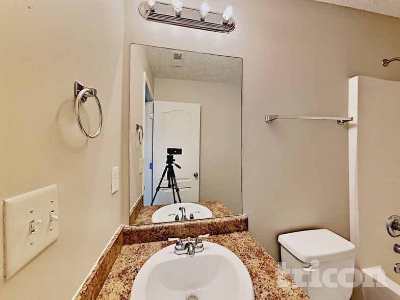 Building Photo - 7637 Garnet Dr