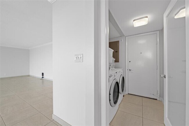 Building Photo - 4280 Galt Ocean Dr