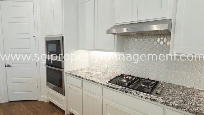 Building Photo - 7703 Coronado Dr