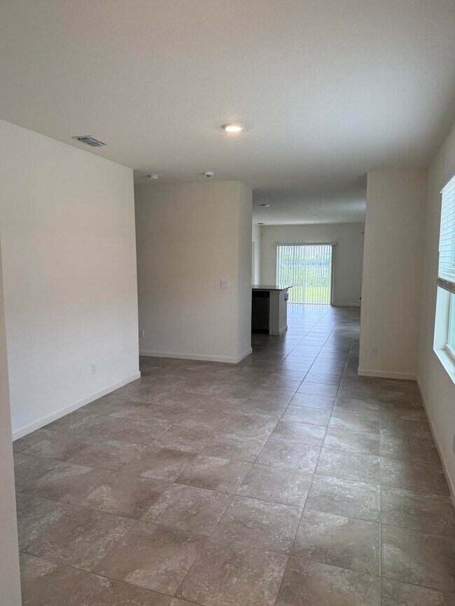 Building Photo - 10997 SW Vasari Way