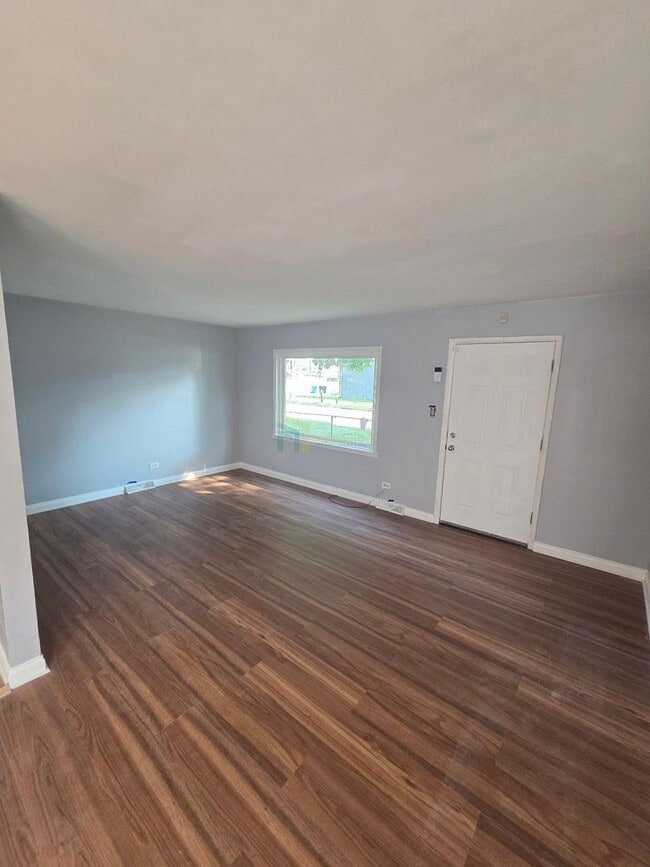 Building Photo - 1702 W Edmaire St