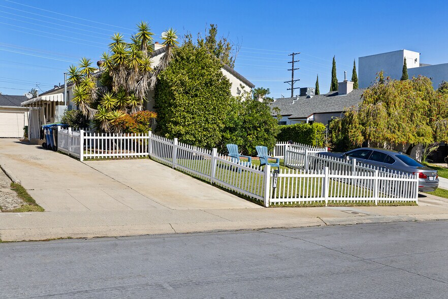 Building Photo - 8413 Kittyhawk Ave