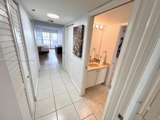 Building Photo - 1717 N Bayshore Dr