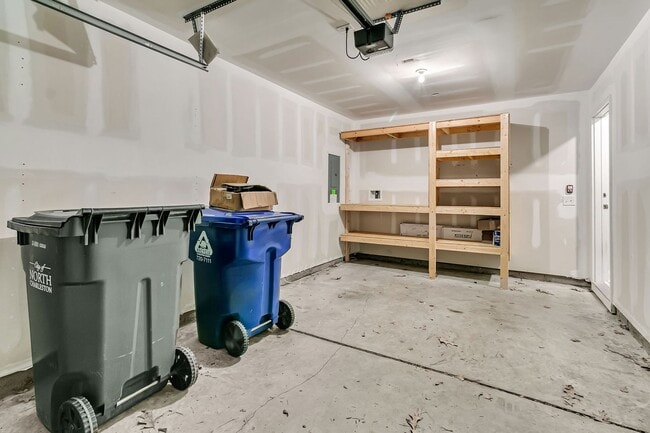 Building Photo - Gorgeous 3-Story Townhome in Park Circle | 3BR + Flex Space + Garage