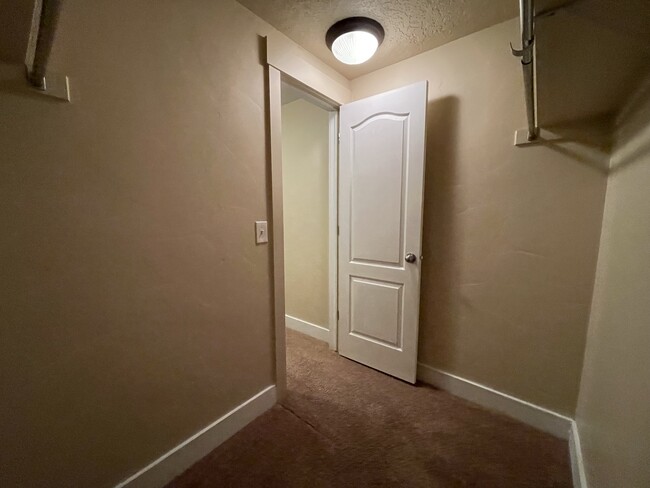 Building Photo - 4274 Lake Bridge Dr